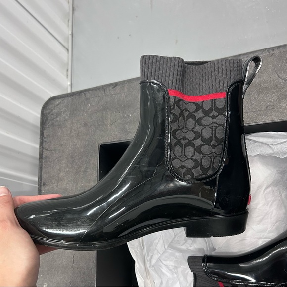 Black and red coach rain boats. Worn once or twice good condition - Picture 2 of 2